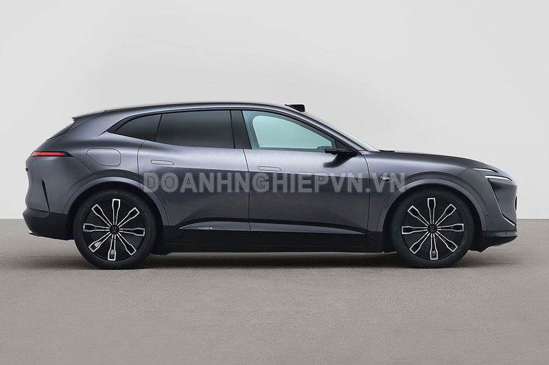 SUV công suất 598 mã lực, sang chảnh như siêu xe, giá ngang Kia Seltos