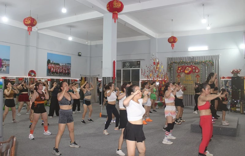 Một buổi tập của CLB Aerobic Quy Nhơn – Chị em mình.