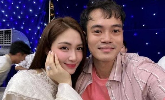 H&#xF2;a Minzy c&#xF3; m&#x1ED1;i quan h&#x1EC7; th&#x1EBF; n&#xE0;o v&#x1EDB;i V&#x103;n To&#xE0;n?