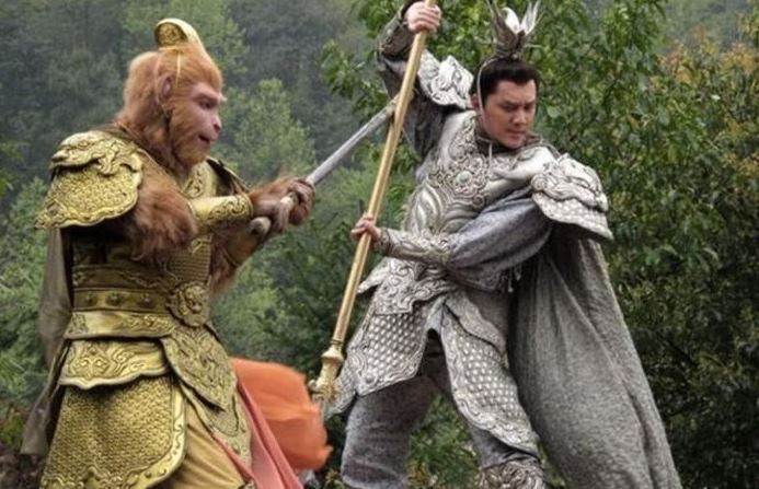 V&#x1ECB; th&#x1EA7;n m&#x1EA1;nh ngang T&#xF4;n Ng&#x1ED9; Kh&#xF4;ng, giao &#x111;&#x1EA5;u 300 hi&#x1EC7;p v&#x1EAB;n b&#x1EA5;t ph&#xE2;n th&#x1EAF;ng b&#x1EA1;i