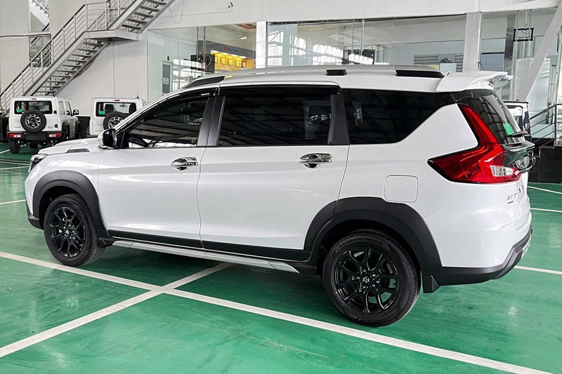 Suzuki XL7 Hybrid giảm giá ‘sập sàn’, quyết đấu với Mitsubishi Xpander