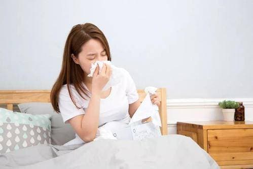 Đặt một miếng tỏi dưới gối trước khi đi ngủ và sau một thời gian bạn có thể nhận được 5 lợi ích