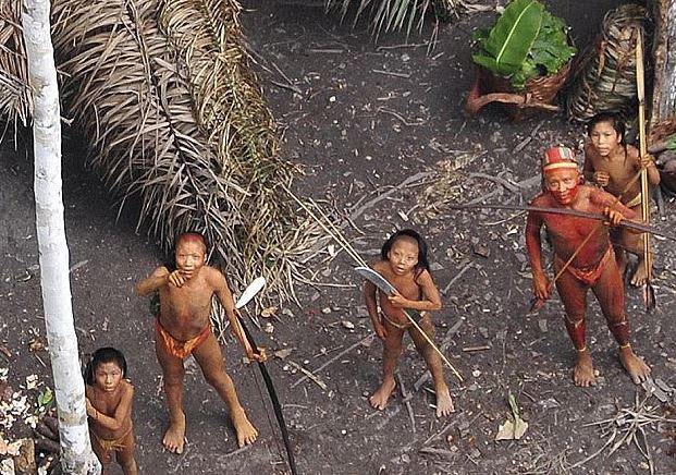 Hé lộ cuộc sống của bộ lạc biệt lập lớn nhất thế giới giữa rừng Amazon