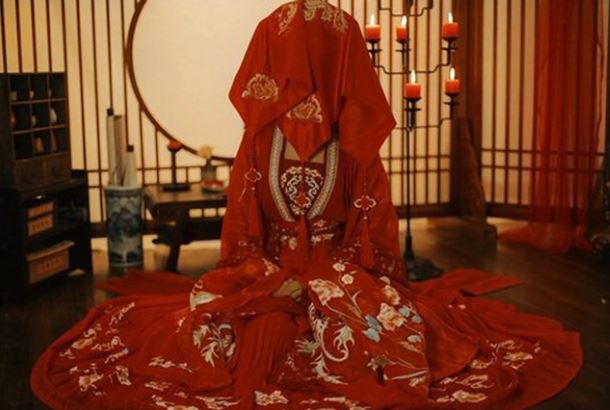 Tại sao con gái thời xưa phải kết hôn ở độ tuổi 13 hoặc 14 khi họ chưa trưởng thành? Đây là những lý do