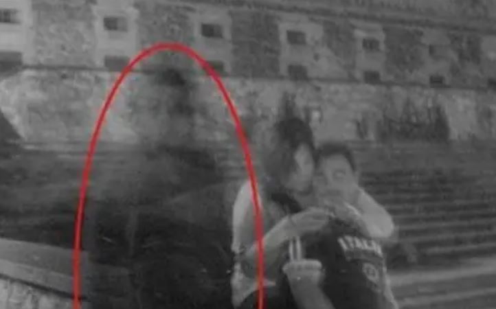 Bí ẩn  về người phụ nữ 'đứng trước máy ảnh là tàng hình' khiến giới khoa học đau đầu đi tìm lời giải