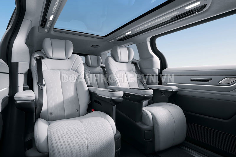 ‘Chuyên cơ mặt đất’ lấy cảm hứng từ máy bay Airbus, công suất 544 mã lực, giá từ 1,1 tỷ đồng, so kè cùng Toyota Alphard