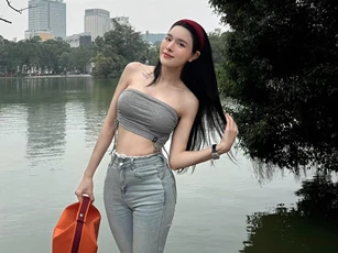 Bạn gái Văn Thanh lại gây sốt với bức ảnh khoe khéo vòng 1 khủng