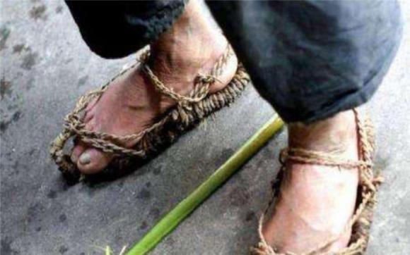 Cổ nhân dạy: “Thà thử quan tài còn hơn đi giày người khác”, khi biết lý do, bạn sẽ không ngờ người xưa lại có kiến thức uyên thâm như vậy