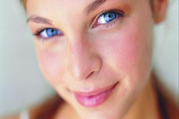 Phụ nữ nhiều mưu mô, tiểu nhân xảo quyệt sẽ có 3 nét tướng này, bạn có để ý không?