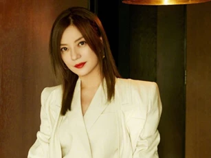 Triệu Vy còn gì sau cú "gãy cánh" bí ẩn nhất lịch sử showbiz Hoa ngữ?