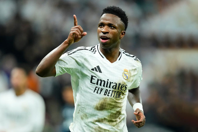 Vinicius sắp vượt qua huyền thoại Ronaldo