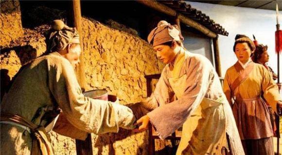 Người xưa không biết đến sự tồn tại của vi khuẩn, vậy tại sao người ta vẫn đun sôi nước trước khi uống?