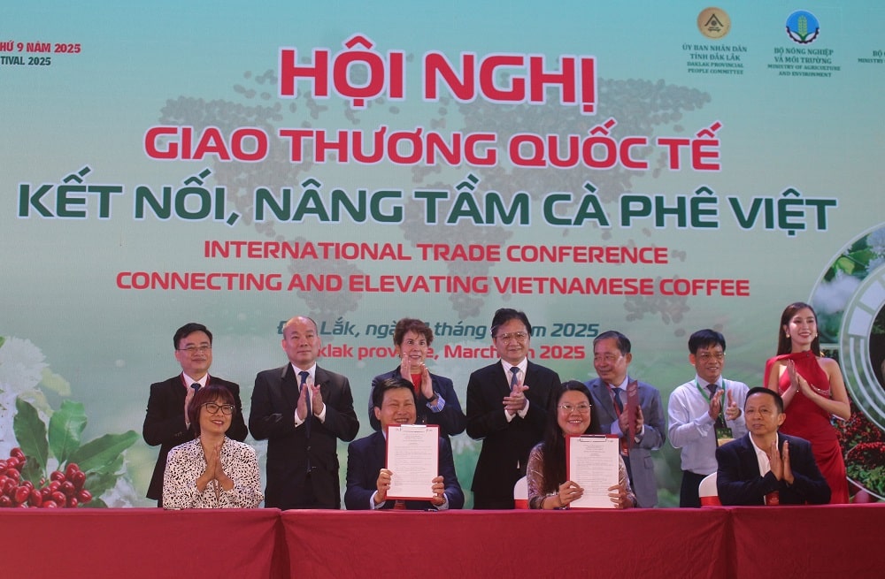 Doanh nghiệp Đắk Lắk ký kết 18 biên bản hợp tác phát triển cà phê