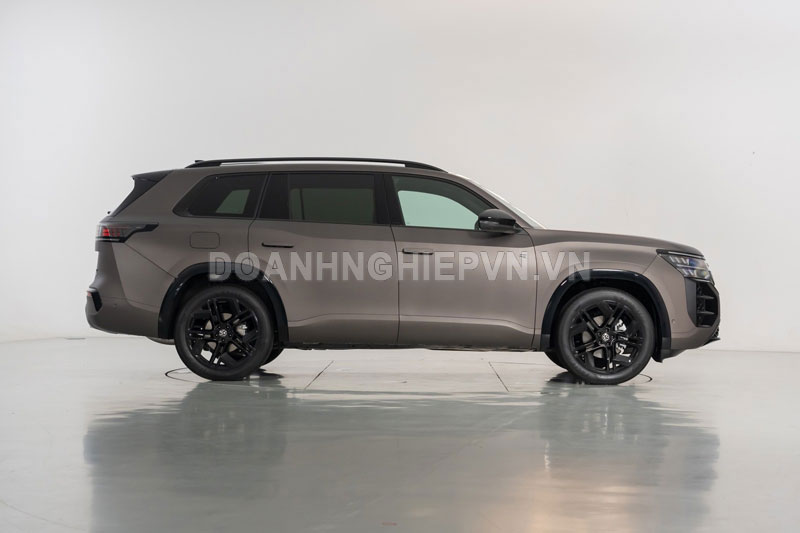 SUV dài hơn 5,1 mét, trang bị vượt trội Toyota Land Cruiser Prado, giá chưa tới 1 tỷ đồng