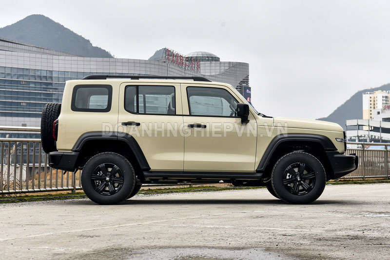 SUV địa hình công suất 409 mã lực, trang bị tiên tiến, giá ngang Toyota Corolla Cross