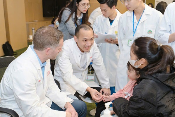 'Chắp cánh ước mơ', hành trình nhân văn của Bệnh viện Đa khoa Hồng Ngọc