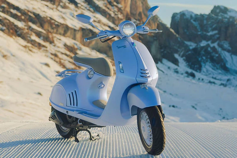 Vespa 946 Snake.