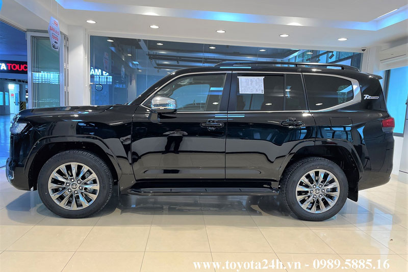 ‘SUV chủ tịch’ Toyota Land Cruiser thêm trang bị, tăng giá gần 300 triệu đồng tại Việt Nam