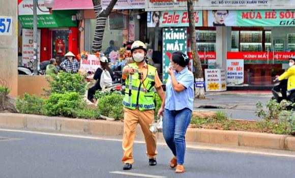 Năm 2025, người đi bộ nếu vi phạm lỗi cơ bản này sẽ bị phạt 600.000 đồng, nhiều người vẫn mắc phải