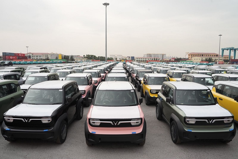 Th&#x1ECB; tr&#x1B0;&#x1EDD;ng &#xF4; t&#xF4; Vi&#x1EC7;t th&#xE1;ng 2 b&#x1EE9;t ph&#xE1;, VinFast d&#x1EAB;n &#x111;&#x1EA7;u doanh s&#x1ED1;