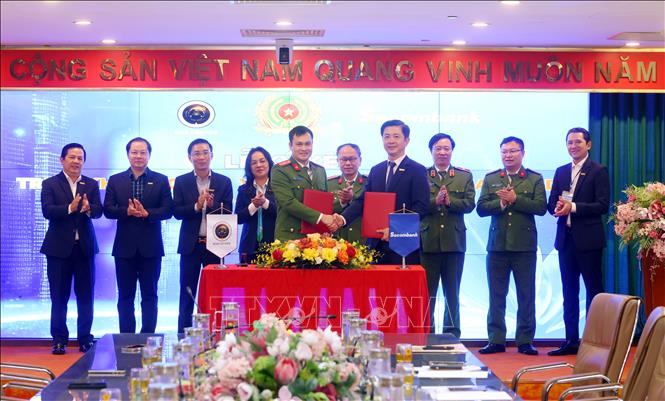 Triển khai dịch vụ xác thực điện tử các giao dịch ngân hàng qua VNeID