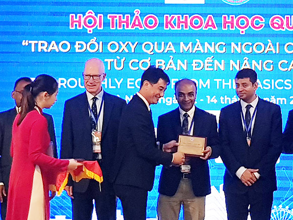 Chuyên gia y tế Hoa Kỳ chia sẻ công nghệ cấp cứu bệnh nhân nguy kịch do suy hô hấp, suy tim