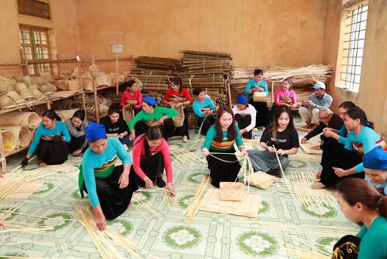 N&#xE2;ng cao ki&#x1EBF;n th&#x1EE9;c t&#xE0;i ch&#xED;nh, h&#x1ED7; tr&#x1EE3; ph&#x1EE5; n&#x1EEF; kh&#xF3; kh&#x103;n kh&#x1EDF;i nghi&#x1EC7;p