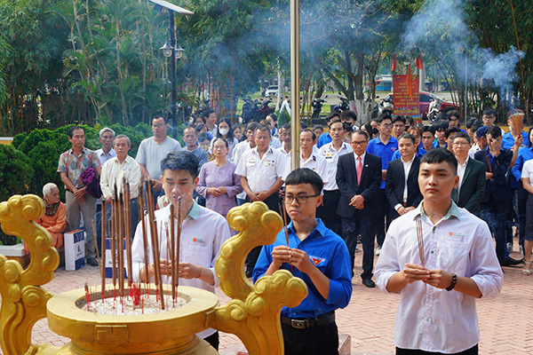 &#x110;&#xE0; N&#x1EB5;ng: Tr&#x1B0;&#x1EDD;ng &#x110;&#x1EA1;i h&#x1ECD;c &#x110;&#xF4;ng &#xC1; tri &#xE2;n c&#xE1;c li&#x1EC7;t s&#x129; G&#x1EA1;c Ma