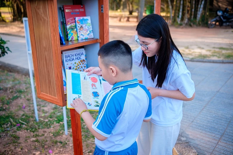 tủ sách khoa học cộng đồng nhằm thúc đẩy văn hóa đọc và tạo điều kiện để trẻ em cũng như công chúng tiếp cận tri thức khoa học.