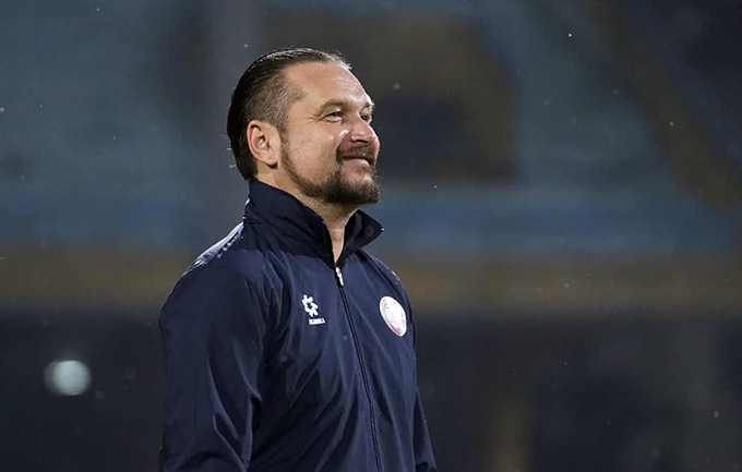 Chia tay Đông Á Thanh Hoá, HLV Popov lập tức được 4 đội bóng mời gọi