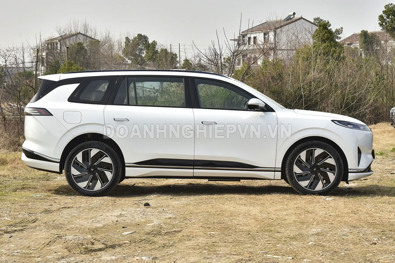 SUV 'trên cơ' Hyundai Santa Fe, siêu tiết kiệm xăng, giá ngang Mitsubishi Xforce