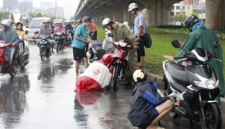 Từ 2025, đây những vị trí không được dừng xe mặc áo mưa khi tham gia giao thông, người dân cần biết kẻo bị phạt tiền triệu