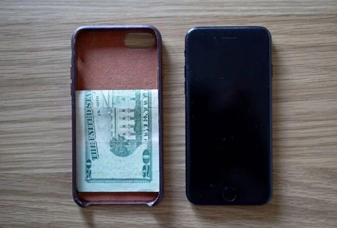 Bỏ tiền vào vỏ điện thoại, bí quyết đơn giản giúp bạn may mắn và chủ động hơn