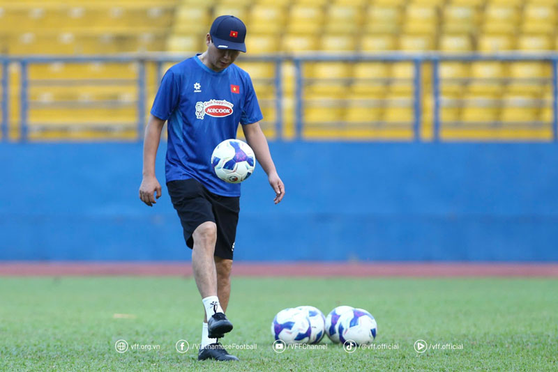 HLV Kim Sang-sik có quyết định bất ngờ ở ĐT Việt Nam