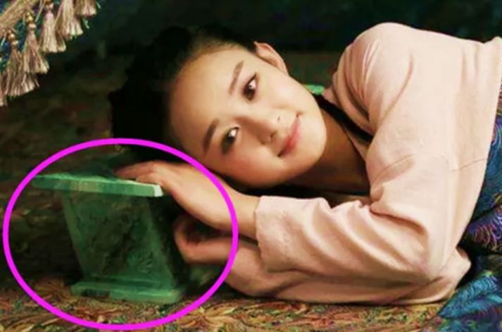 Vì sao người xưa lại sử dụng gối bằng gỗ hoặc gốm, những vật liệu cứng và lạnh, thay vì những chiếc gối mềm mại như ngày nay?