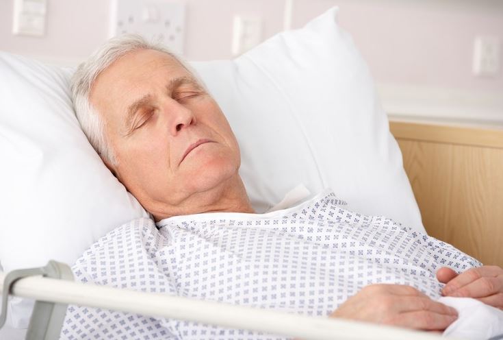 Tại sao người già luôn nói những điều 'vớ vẩn' trước khi chết? Chuyên gia trả lời đây có thể là dấu hiệu đặc biệt trước lúc ra đi