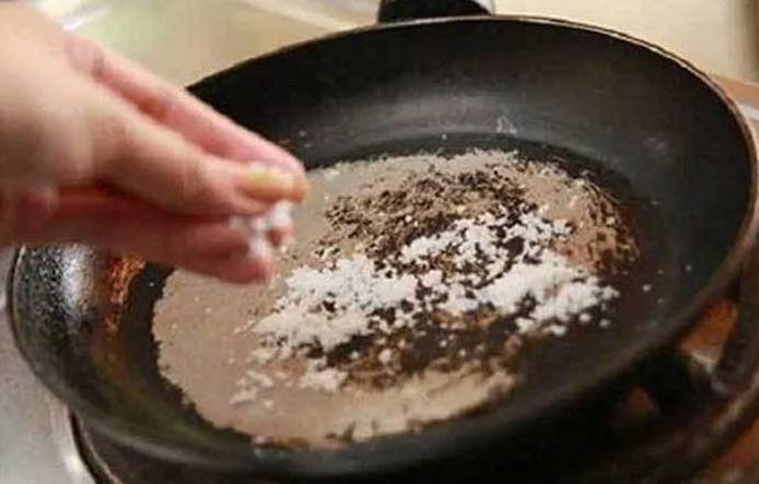 Đáy nồi bị cháy làm sao cọ sạch? Dạy bạn mẹo hay để làm điều này mà không tốn nhiều sức