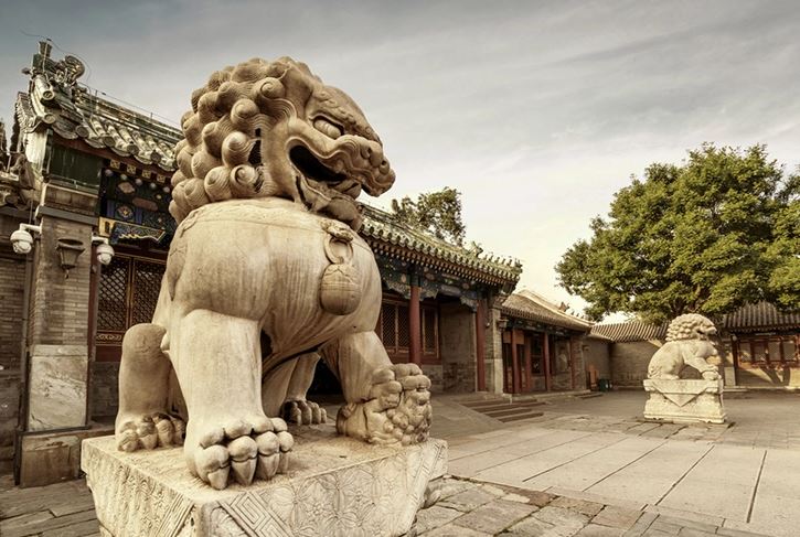 Vì sao trải qua hàng nghìn năm, những bức tượng sư tử đá vẫn sừng sững trước cổng thành, cung điện, đền chùa và dinh thự cổ, nó mang tính thẩm mỹ hay còn ẩn chứa ý nghĩa sâu xa nào?