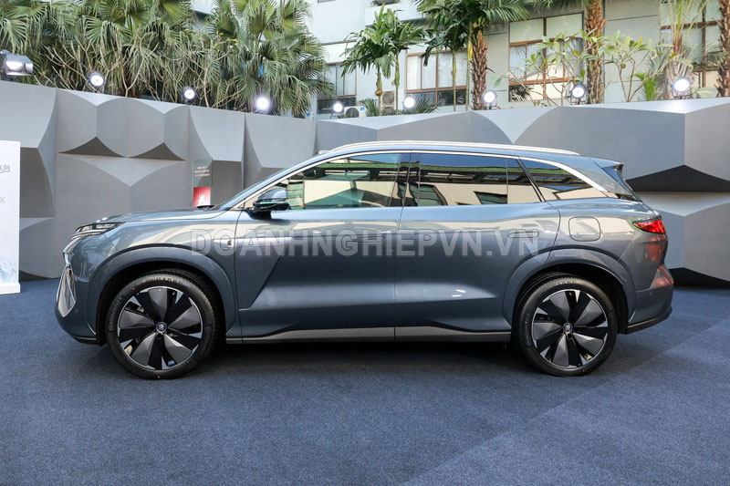 Hãng xe vừa vào Việt Nam giới thiệu SUV lớn hơn Toyota Land Cruiser, công suất 1.086 mã lực, giá gần 1 tỷ đồng