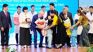Người đầu tiên được trao giải thưởng ‘Cống hiến cho Đà Nẵng’: "Tiền nhiều để làm gì?"