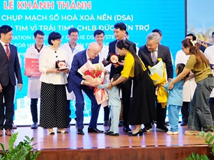 Người đầu tiên được trao giải thưởng ‘Cống hiến cho Đà Nẵng’: "Tiền nhiều để làm gì?"