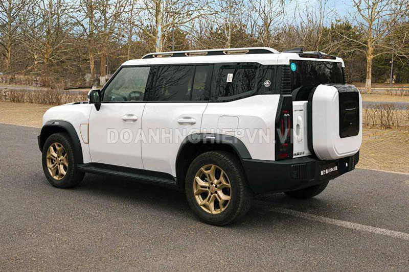 SUV địa hình siêu hầm hố, công suất 251 mã lực, giá rẻ hơn Toyota Raize