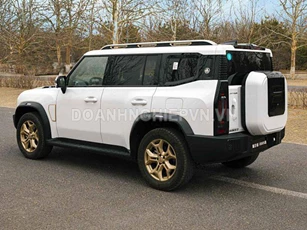 SUV địa hình siêu hầm hố, công suất 251 mã lực, giá rẻ hơn Toyota Raize