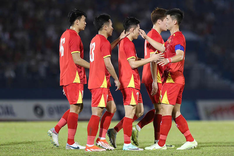 Hai Long lập công, ĐT Việt Nam nhẹ nhàng đánh bại Campuchia