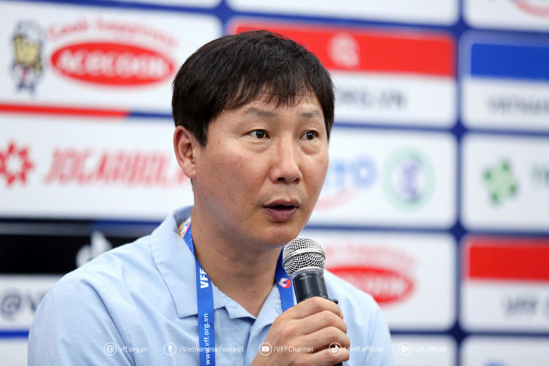 HLV Kim Sang-sik lý giải nguyên nhân không không dùng các tài năng trẻ