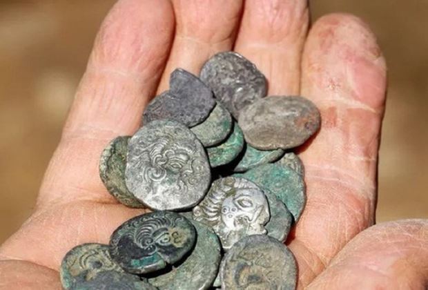 Hai người đàn ông bỗng 'đổi đời' khi tìm thấy kho báu 324 tỷ đồng nhờ đam mê 'khác người'