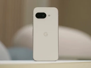 Trên tay đối thủ mới của iPhone 16e: Chống nước, cấu hình tốt, camera đỉnh cao, giá gần 13 triệu