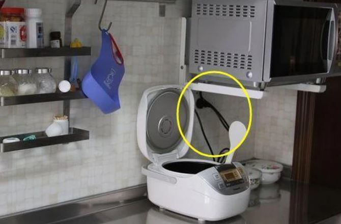 Nh&#x1EEF;ng thi&#x1EBF;t b&#x1ECB; &#x27;&#xE2;m th&#x1EA7;m&#x27; ng&#x1ED1;n &#x111;i&#x1EC7;n trong nh&#xE0;, b&#x1EA1;n c&#x1EA7;n r&#xFA;t ph&#xED;ch c&#x1EAF;m ngay khi kh&#xF4;ng d&#xF9;ng t&#x1EDB;i k&#x1EBB;o h&#xF3;a &#x111;&#x1A1;n ti&#x1EC1;n &#x111;i&#x1EC7;n t&#x103;ng v&#x1ECD;t