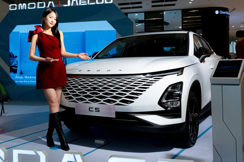 Xe gầm cao đẹp mê ly, nhiều trang bị tiên tiến, giá 499 triệu tại Việt Nam