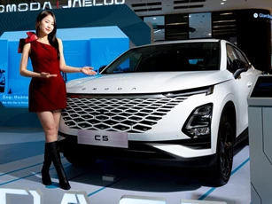 Xe gầm cao đẹp mê ly, nhiều trang bị tiên tiến, giá 499 triệu tại Việt Nam